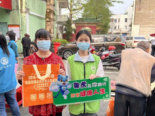 三鄉(xiāng)鎮(zhèn)開展“暖心義診，禁毒先行”宣傳活動圖片4.JPG